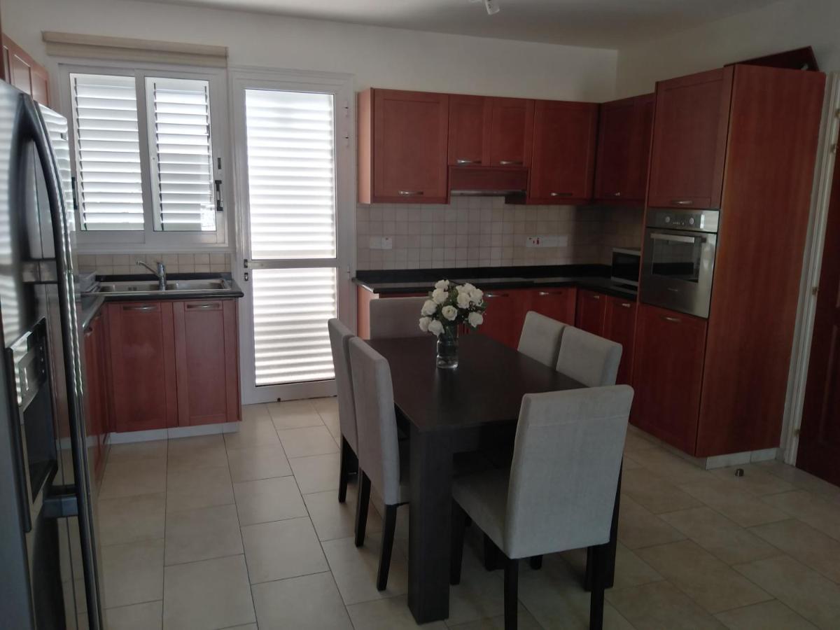 Kato Paphos Suites Ngoại thất bức ảnh