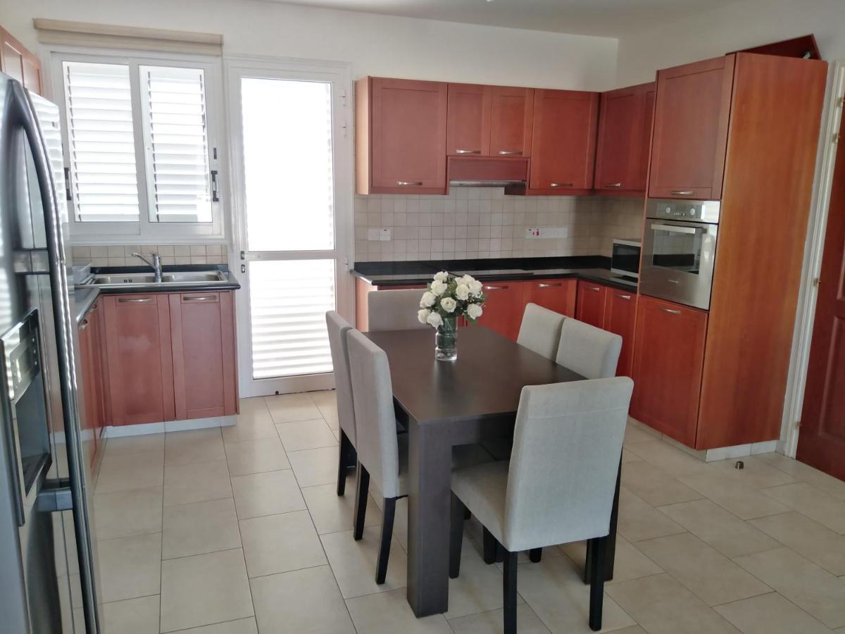 Kato Paphos Suites Ngoại thất bức ảnh
